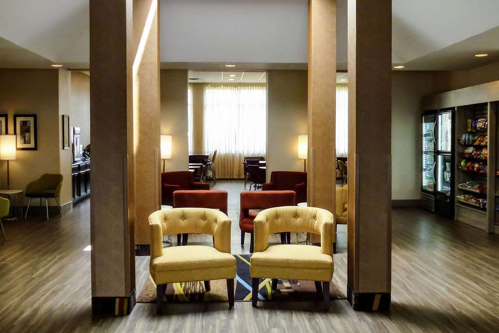 Отель Clarion Pointe Харрисонберг Интерьер фото